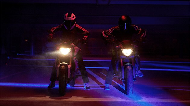 Sarah Lezito และ Chris Northover กับ G 310 R Park n Ride Challenge
