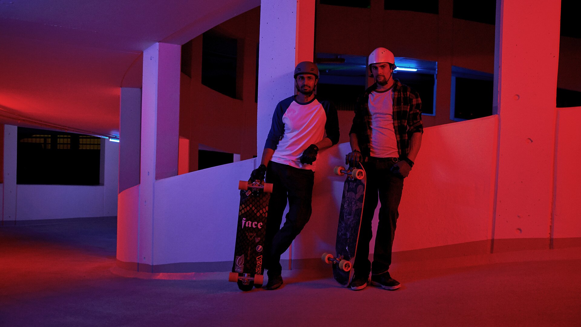 Guto และ Sebastian นักกีฬาลองบอร์ดกับ G 310 R Park n Ride Challenge