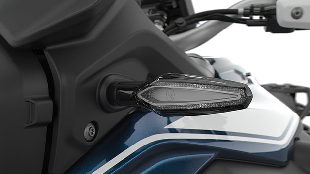 We see the LED indicators of the F 850 GS.
