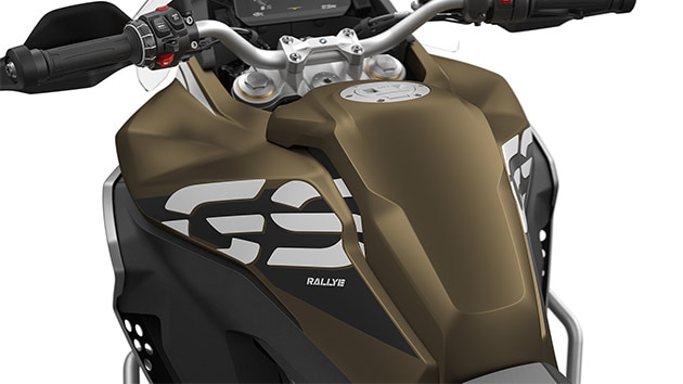 We see the tank of the F 850 GS Adventure.