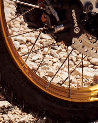 รายละเอียดล้อหน้าของ BMW F 850 GS Adventure รุ่นใหม่