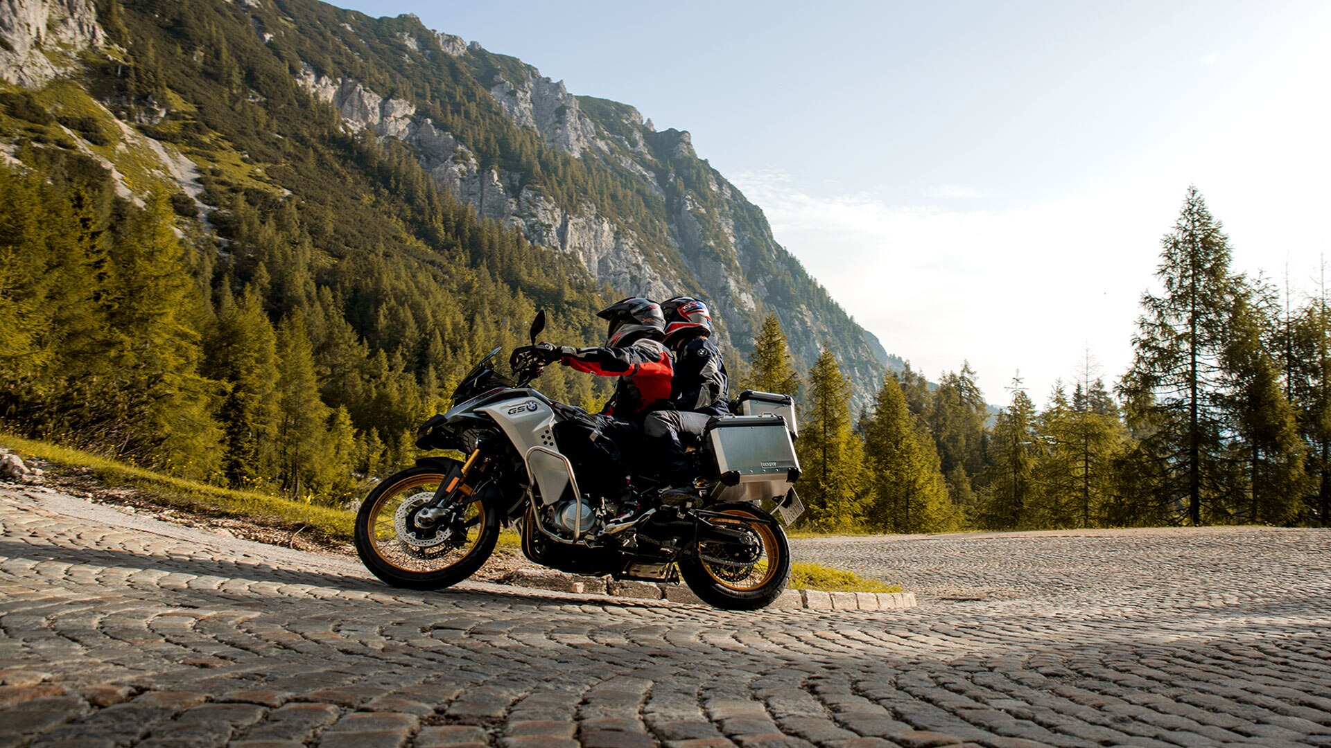 เบาะที่นั่งยาวเพื่อความสะดวกสบายของ BMW F 850 GS Adventure รุ่นใหม่