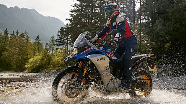 BMW F 850 GS Adventure รุ่นใหม่ในการใช้งานบนทางวิบาก