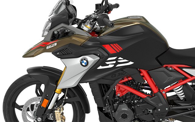 We see the typical GS flyline of the G 310 GS.