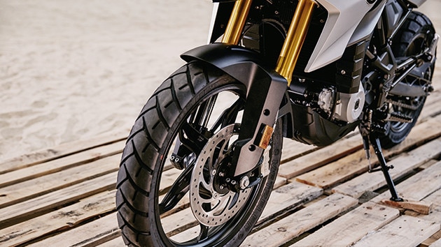 โช๊คอัพแบบหัวกลับชุบอาโนไดซ์สีทองของ G 310 GS