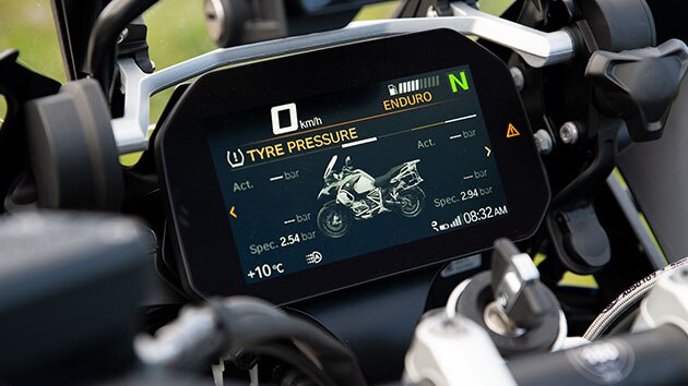 BMW R 1250 GS Adventure with connectivity, view of the TFT display