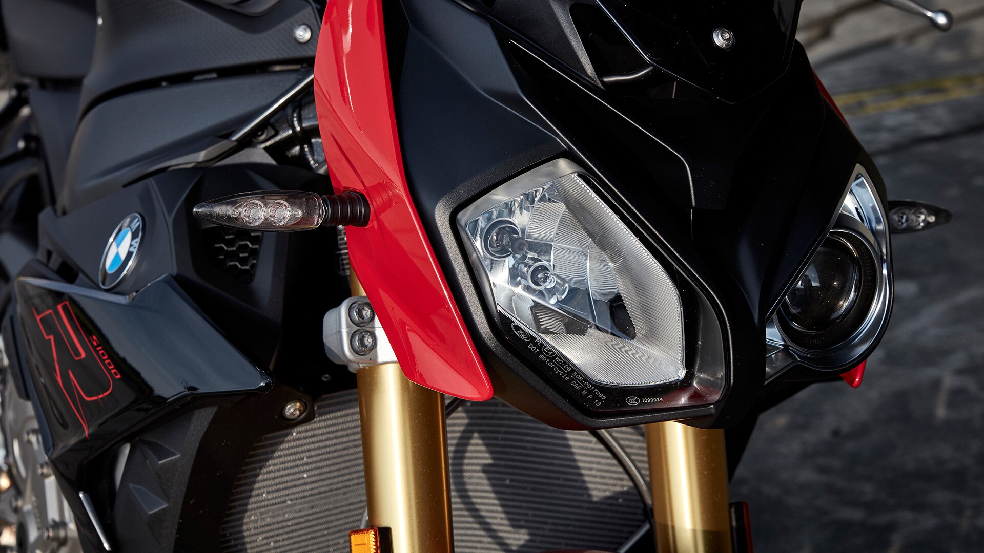 ส่วนหน้าที่เด่นชัดของ S 1000 R