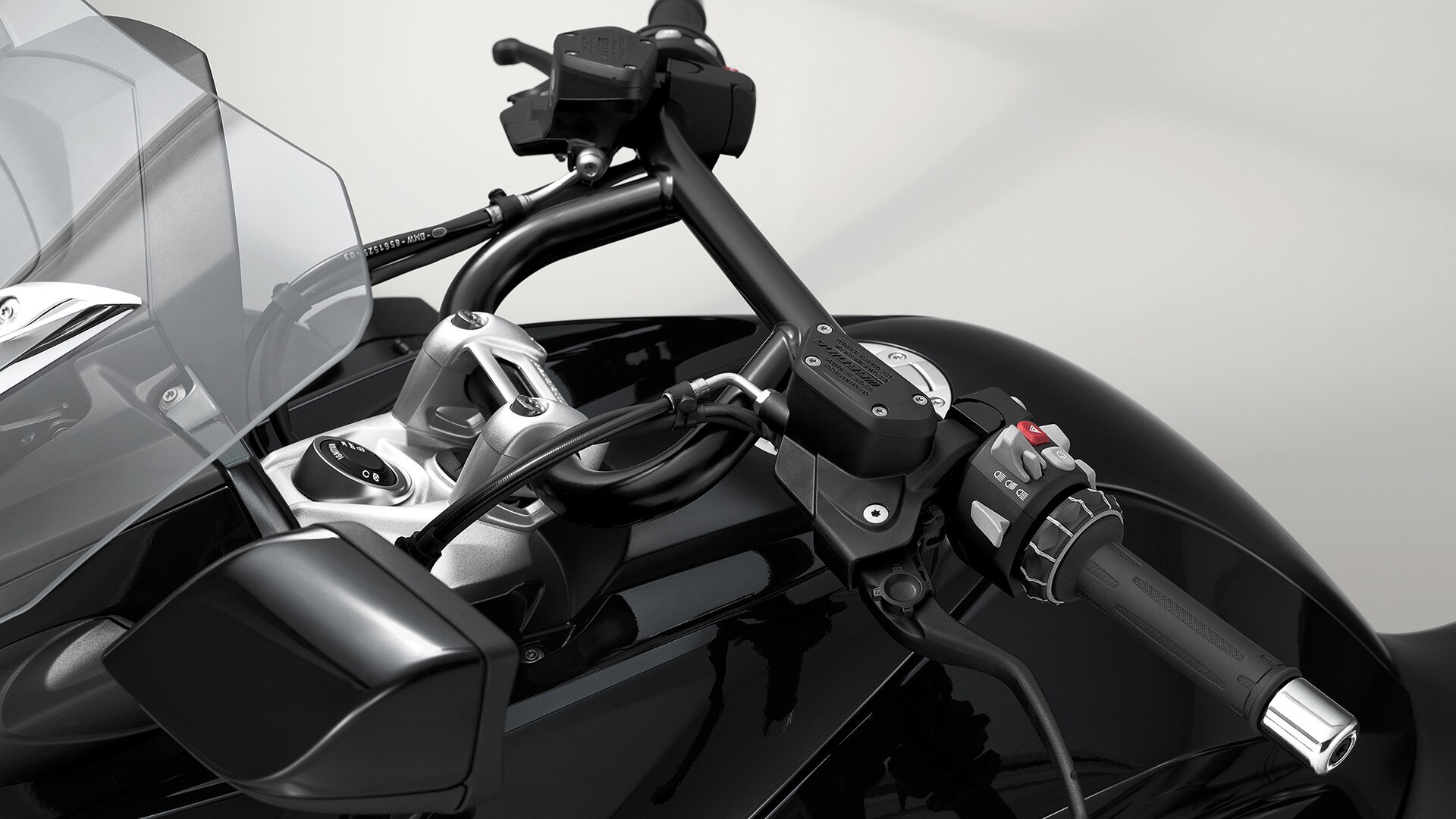แฮนด์ทรงท่อ K 1600 B