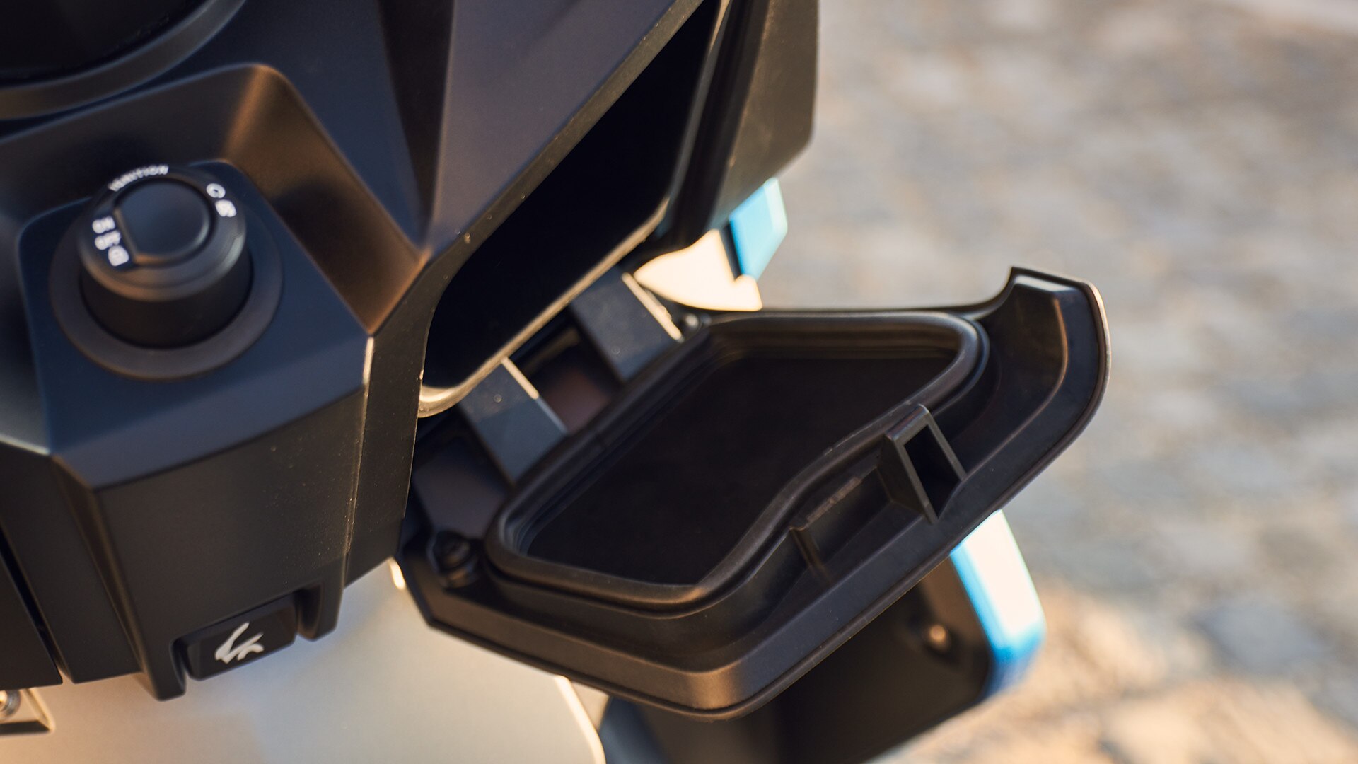 C 400 X charging station