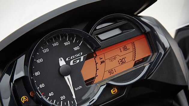 แผงควบคุมของ C 650 GT