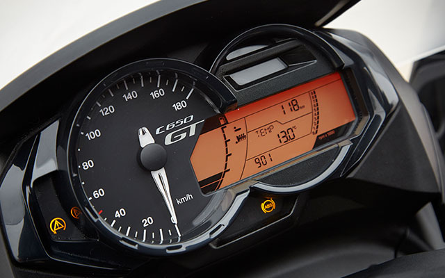 แผงควบคุมของ C 650 GT